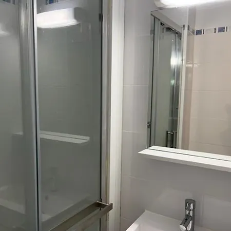 A La Roquille, Piscine, Tennis, Parking, Proche Plages Et Village Naturiste - Fr-1-749-21 *